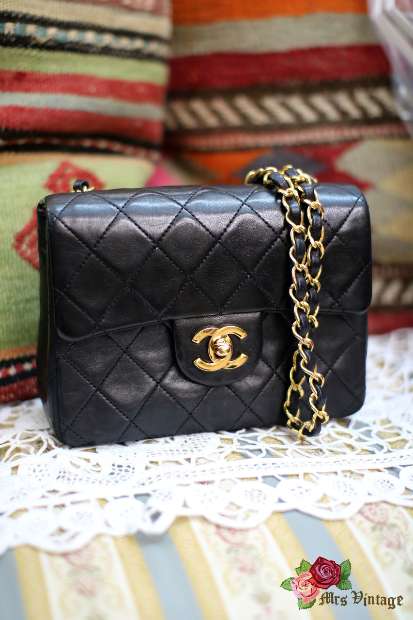chanel lambskin quilted mini square flap black